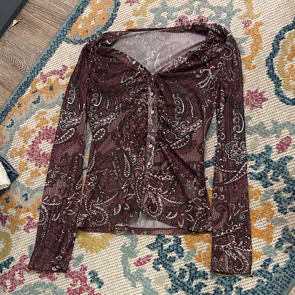 Source Unknown Burgundy Paisley Ruched Button Long-Sleeve Top
